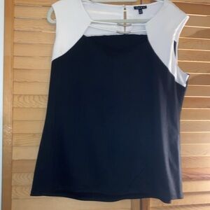 Sami & Jo Women’s Black/White Adorned  with silver tone in the Front  Blouse XL